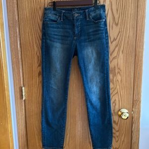 Lucky Brand Hayden Skinny jeans. Women’s size 4/27. Like new.